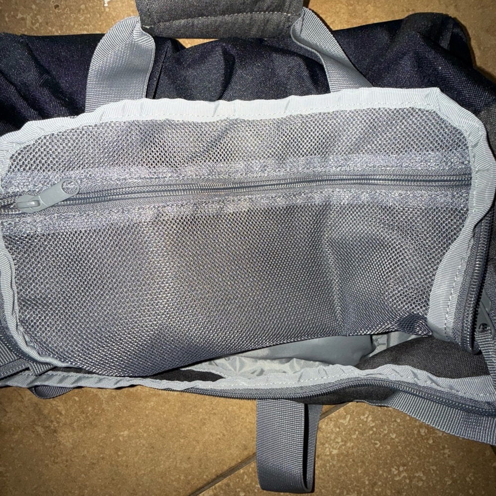 Lands End Small All Purpose Travel Duffle Bag - Picture 6 of 7